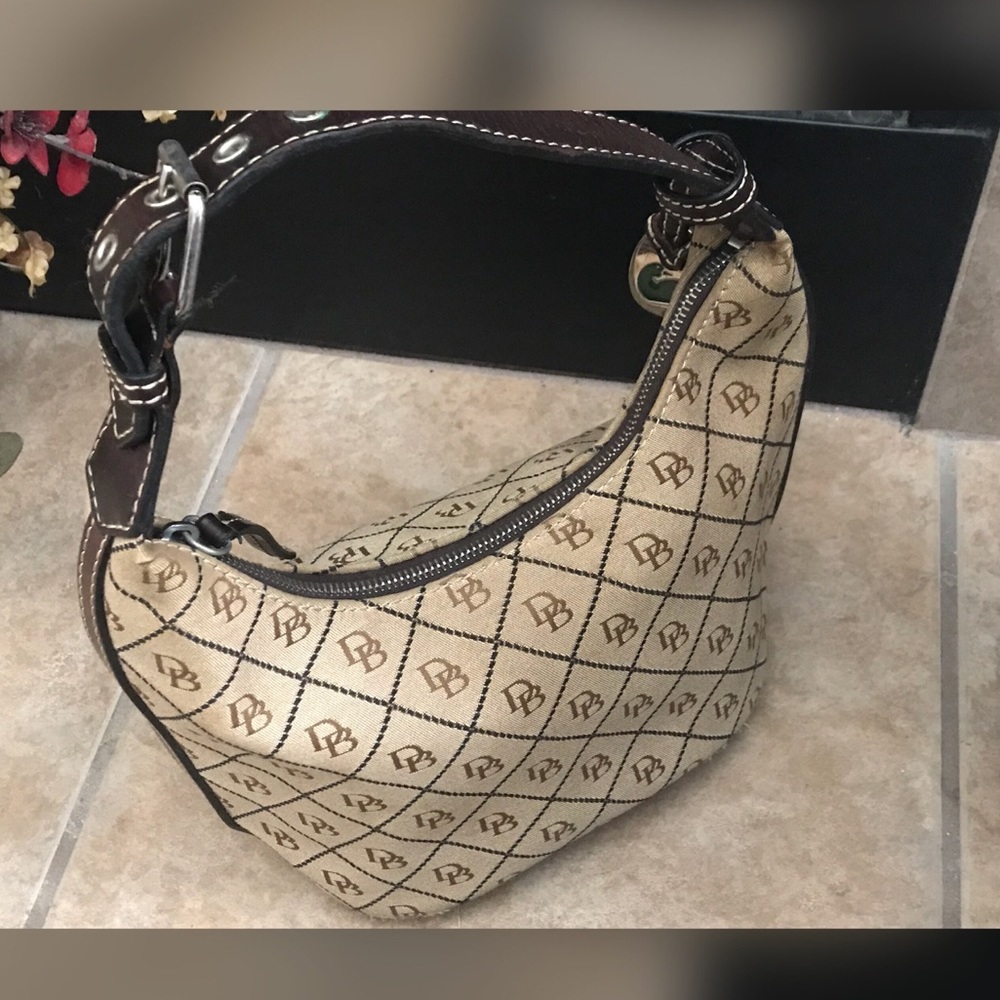 Authentic Dooney & Bourke - Picture 5 of 6